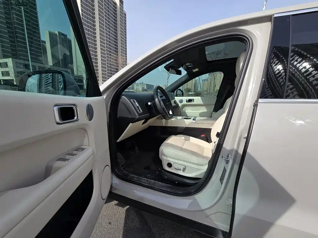 Li Auto Li L6 2025 Pro Intelligent Upgrade Edition 2025 - thumbnail 4