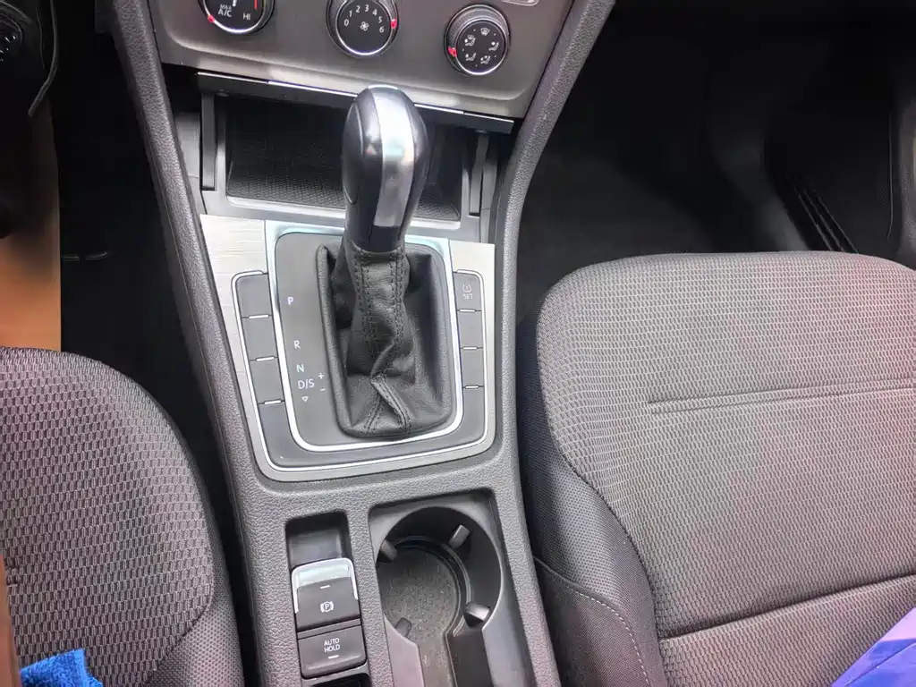 Volkswagen Volkswagen Golf 2015 1.6L Automatic Comfort Model 2015 - thumbnail 18