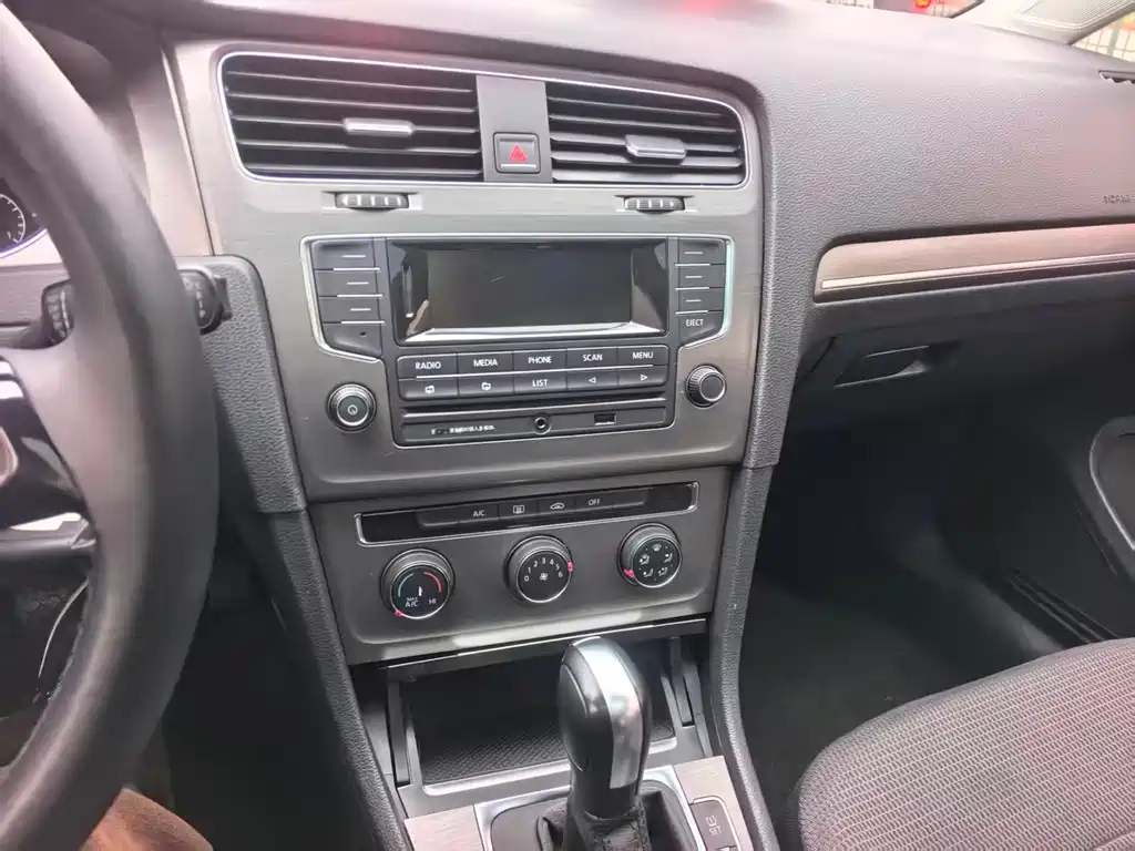Volkswagen Volkswagen Golf 2015 1.6L Automatic Comfort Model 2015 - thumbnail 20