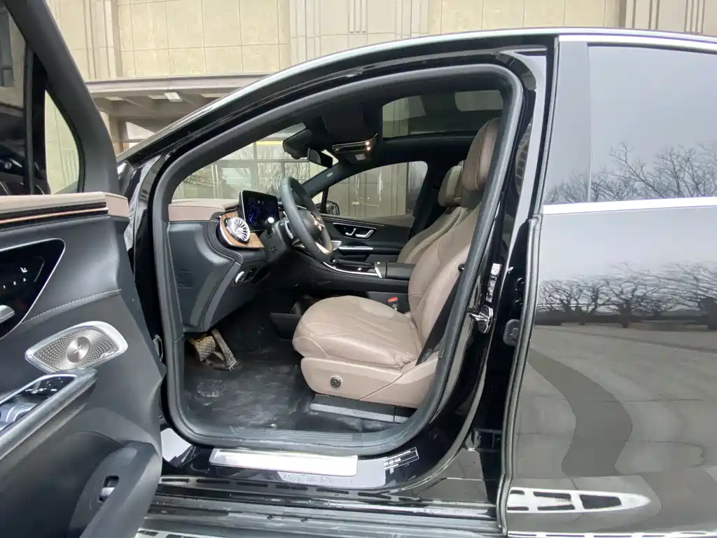 Mercedes-Benz Mercedes-Benz EQE SUV 2024 500 4MATIC Luxury Edition 2024 - thumbnail 4