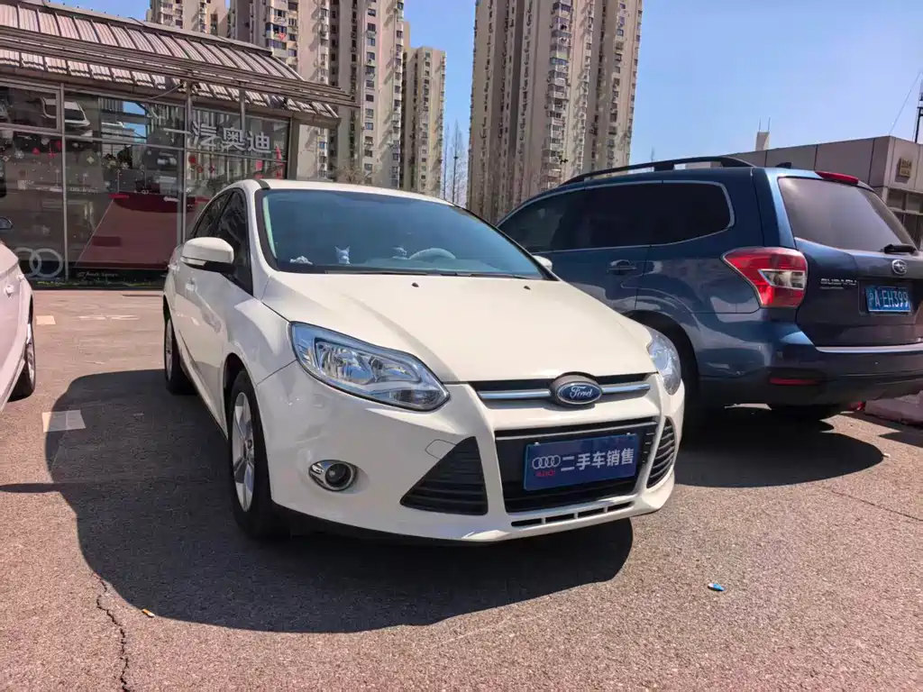 Ford Ford Focus 2012 Sedan 1.6L Automatic Comfort Edition 2013 - thumbnail 3