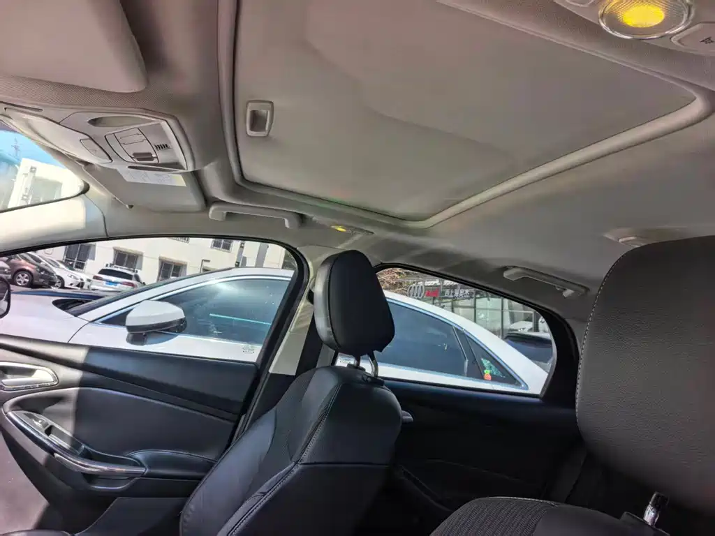 Ford Ford Focus 2012 Sedan 1.6L Automatic Comfort Edition 2013 - thumbnail 9
