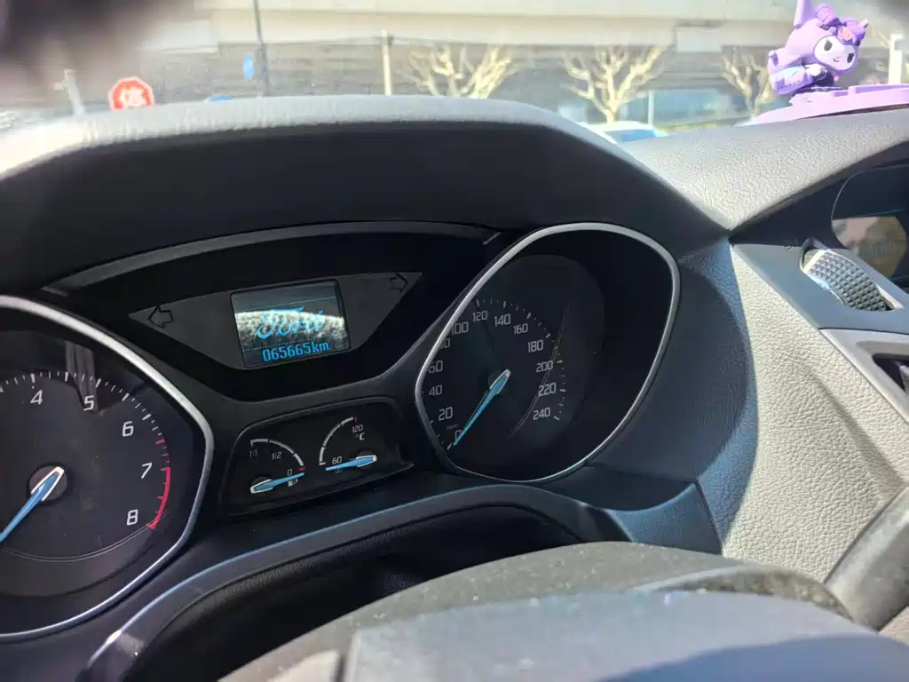Ford Ford Focus 2012 Sedan 1.6L Automatic Comfort Edition 2013 - thumbnail 10