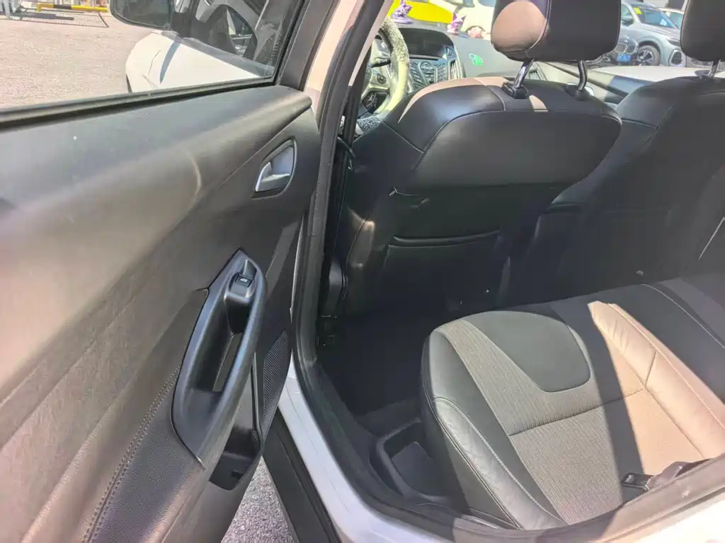 Ford Ford Focus 2012 Sedan 1.6L Automatic Comfort Edition 2013 - thumbnail 14