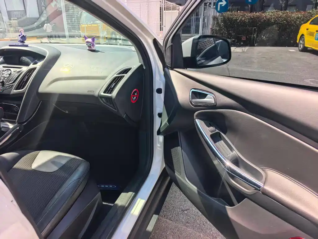 Ford Ford Focus 2012 Sedan 1.6L Automatic Comfort Edition 2013 - thumbnail 16