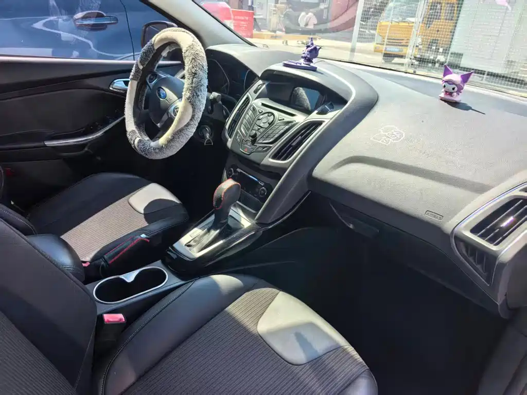 Ford Ford Focus 2012 Sedan 1.6L Automatic Comfort Edition 2013 - thumbnail 17
