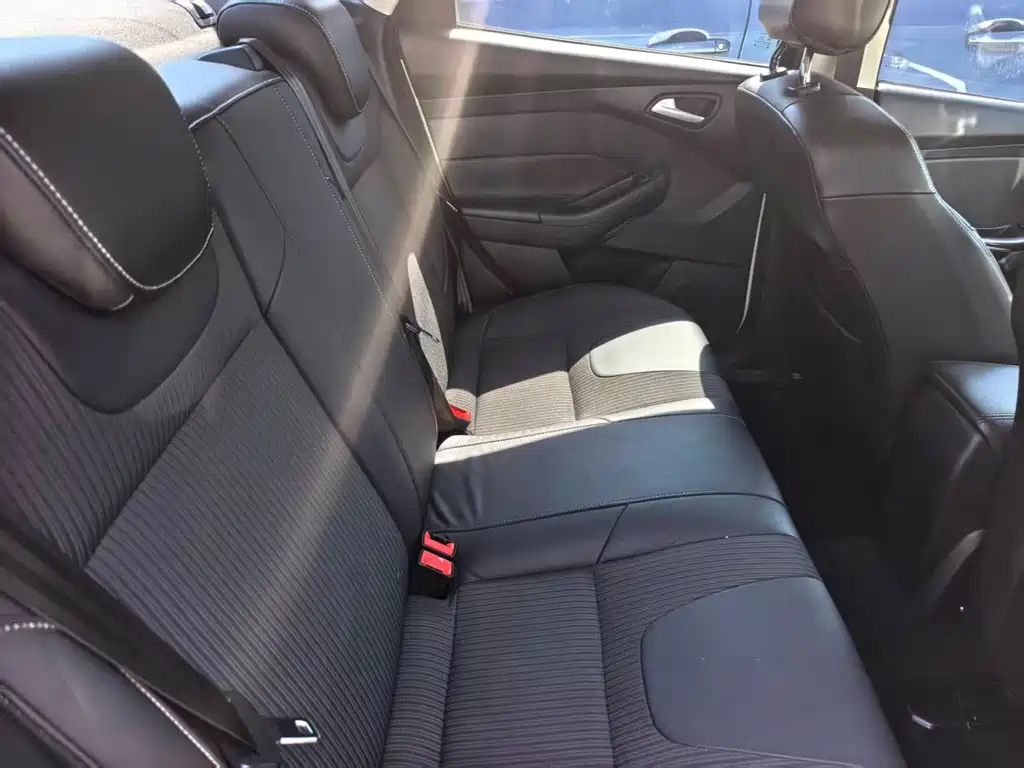 Ford Ford Focus 2012 Sedan 1.6L Automatic Comfort Edition 2013 - thumbnail 20