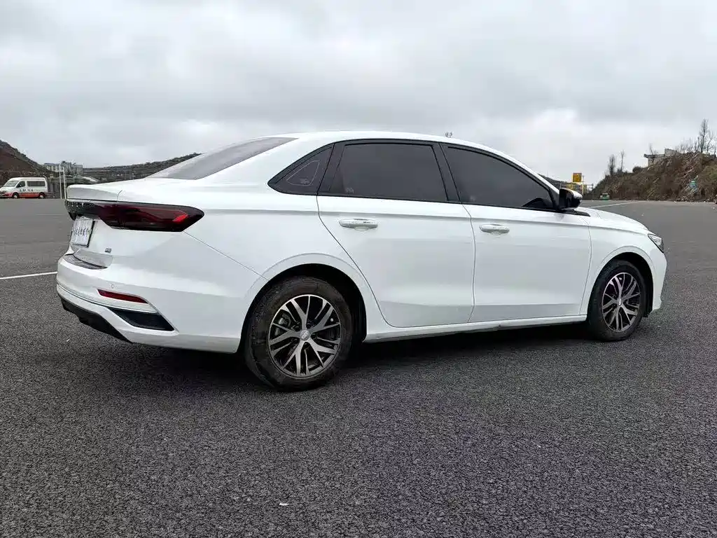 Geely Auto Geely Emgrand 2026 Model Year 4th Generation 4 Million Anniversary Edition 1.5L CVT Premium 2025 - thumbnail 7