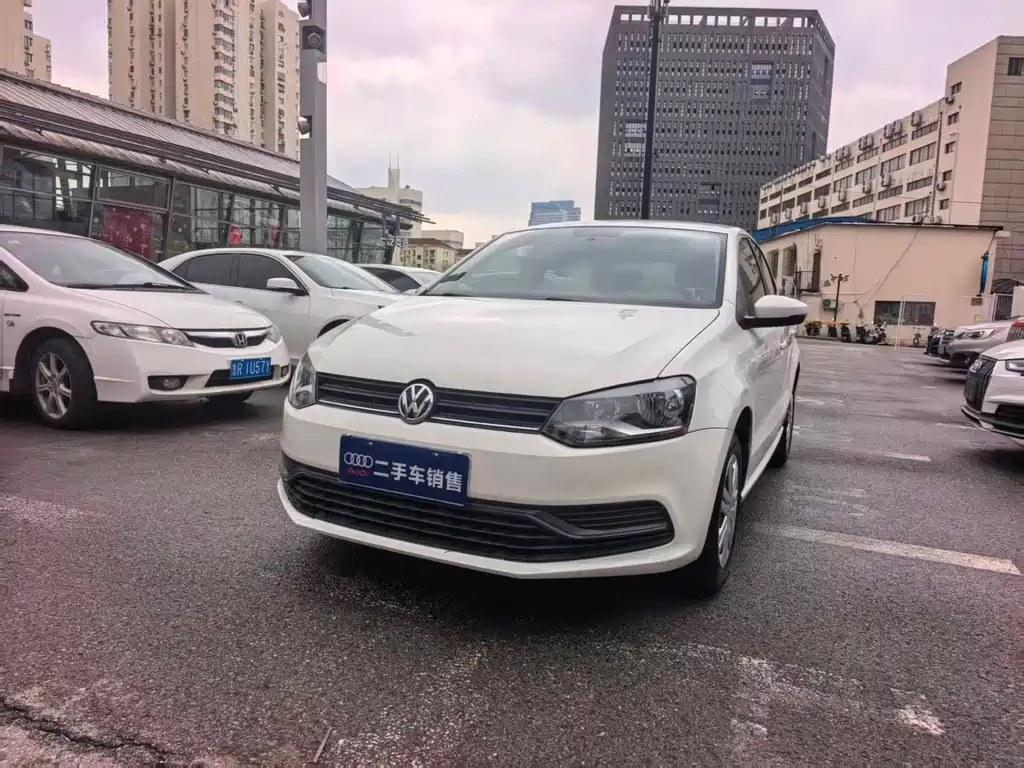 Volkswagen Volkswagen Polo 2014 1.4L Manual Trend Edition 2015