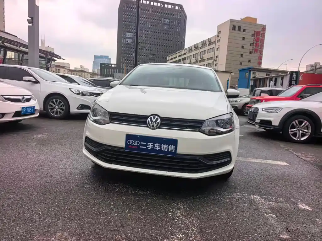 Volkswagen Volkswagen Polo 2014 1.4L Manual Trend Edition 2015 - thumbnail 2