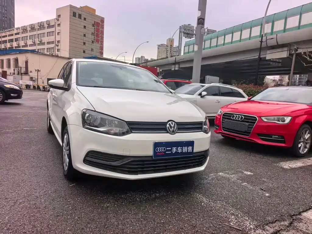 Volkswagen Volkswagen Polo 2014 1.4L Manual Trend Edition 2015 - thumbnail 3