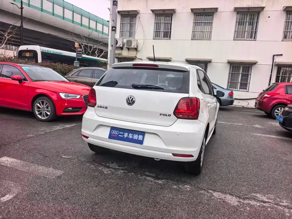 Volkswagen Volkswagen Polo 2014 1.4L Manual Trend Edition 2015 - thumbnail 4