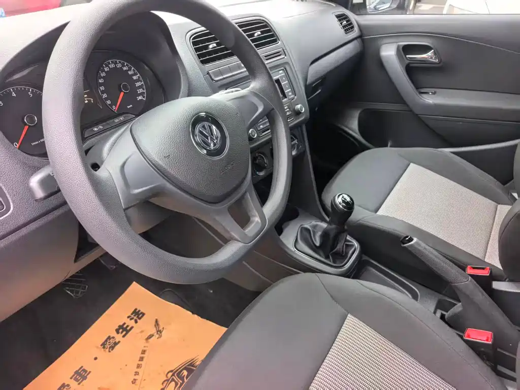 Volkswagen Volkswagen Polo 2014 1.4L Manual Trend Edition 2015 - thumbnail 18