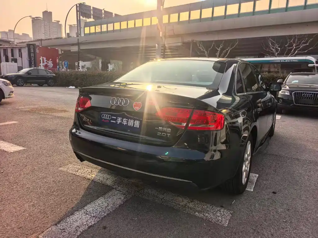 Audi Audi A4L 2012 2.0 TFSI Automatic Comfort Model 2012 - thumbnail 4
