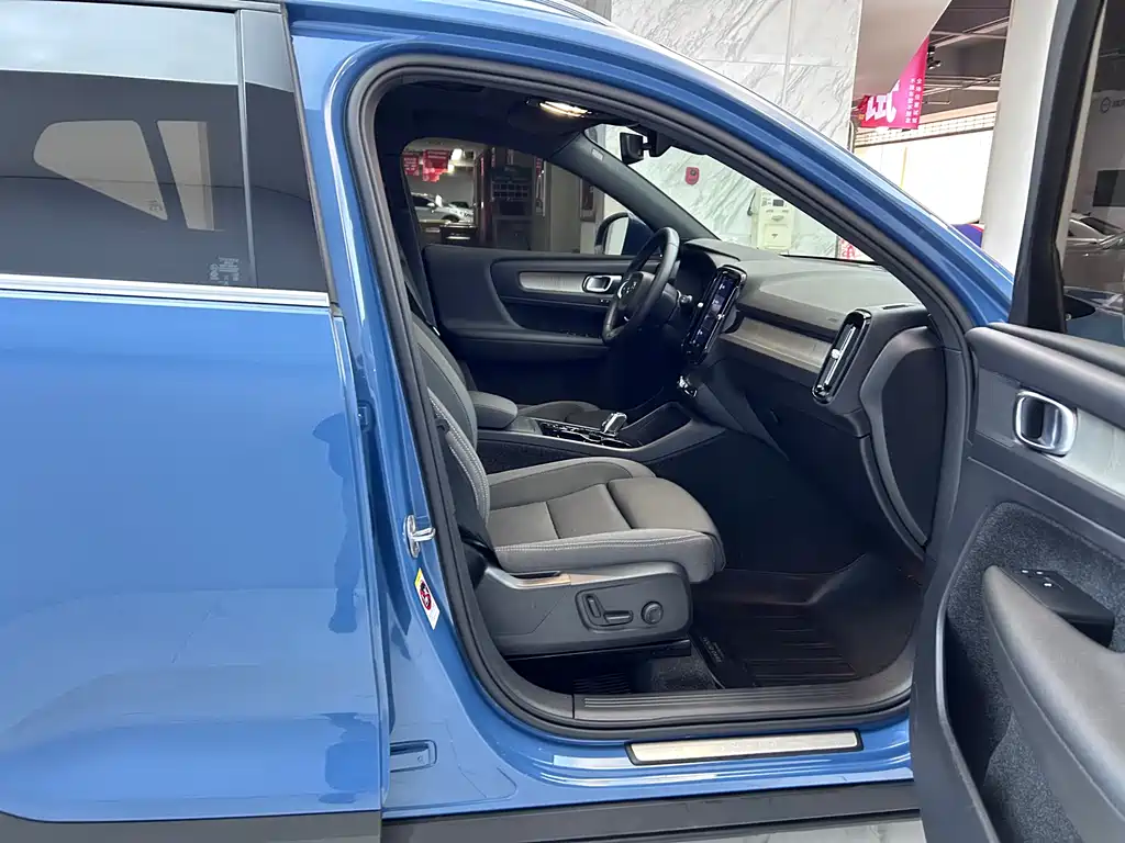 Volvo Volvo XC40 2024 B3 Core Luxury Edition 2023 - thumbnail 10