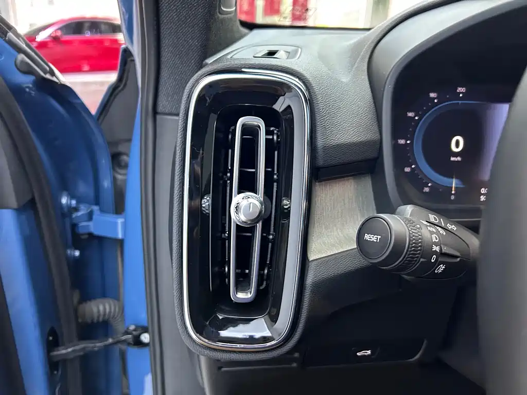Volvo Volvo XC40 2024 B3 Core Luxury Edition 2023 - thumbnail 14