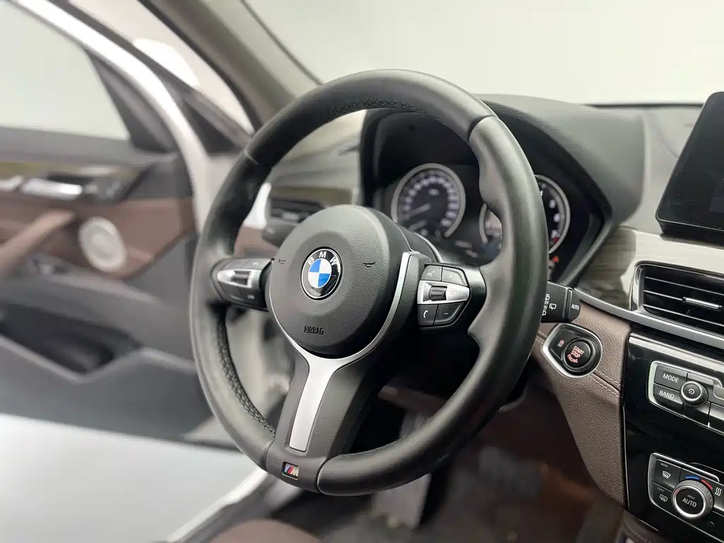 BMW BMW X1 2022 xDrive25Li Premium Model 2022 - thumbnail 13