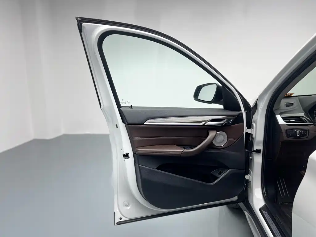 BMW BMW X1 2022 xDrive25Li Premium Model 2022 - thumbnail 19