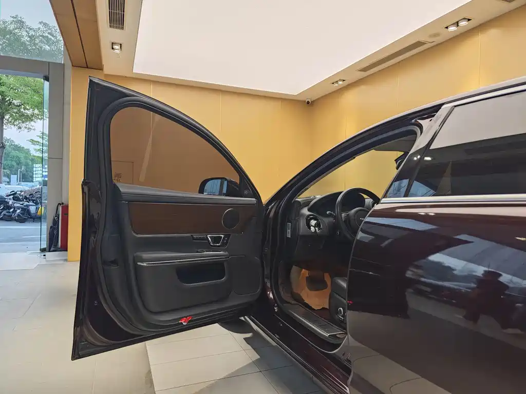 Jaguar Jaguar XJ 2016 XJL 2.0T RWD Elegant Business Edition 2017 - thumbnail 8
