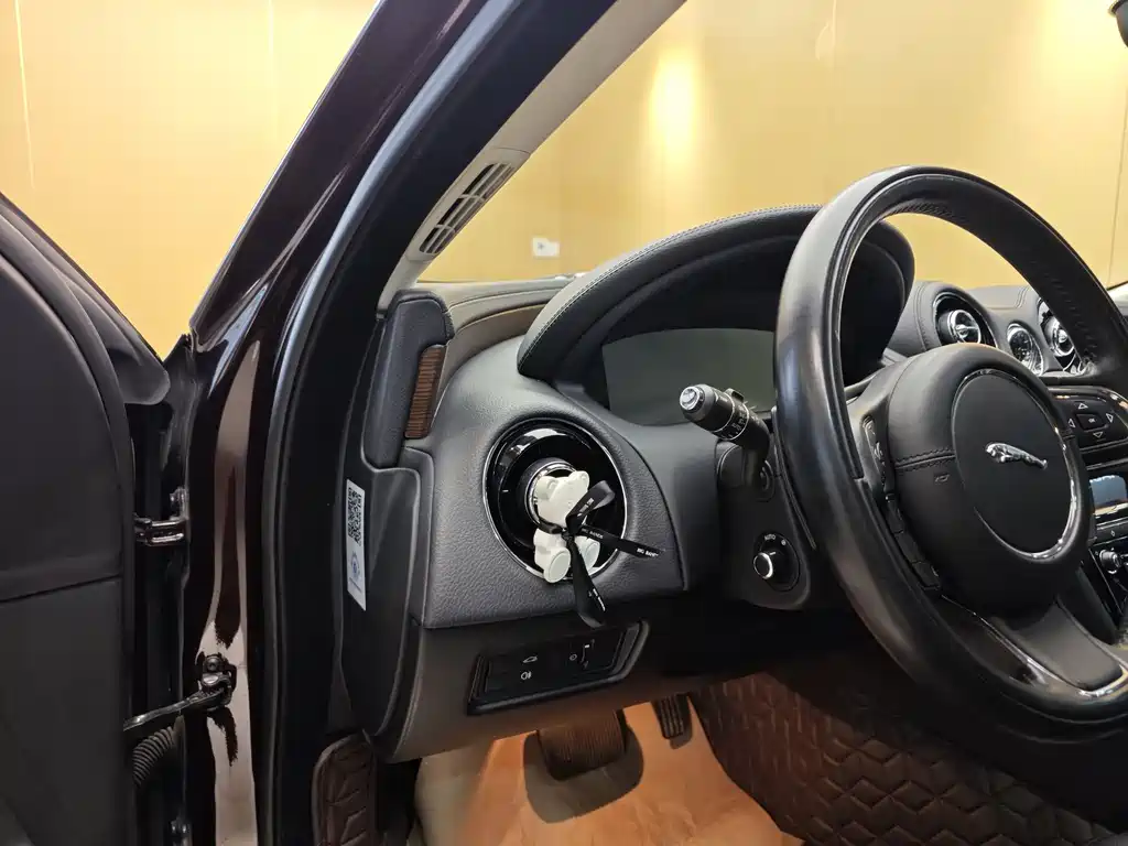 Jaguar Jaguar XJ 2016 XJL 2.0T RWD Elegant Business Edition 2017 - thumbnail 12