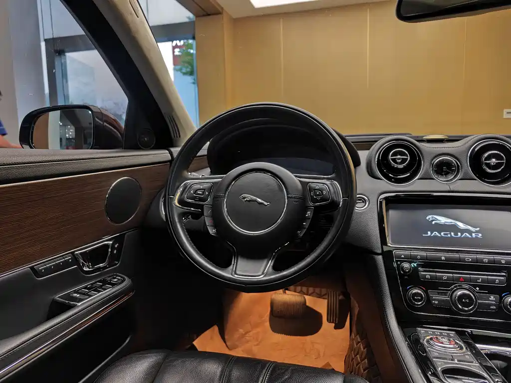 Jaguar Jaguar XJ 2016 XJL 2.0T RWD Elegant Business Edition 2017 - thumbnail 15