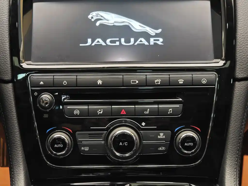 Jaguar Jaguar XJ 2016 XJL 2.0T RWD Elegant Business Edition 2017 - thumbnail 18