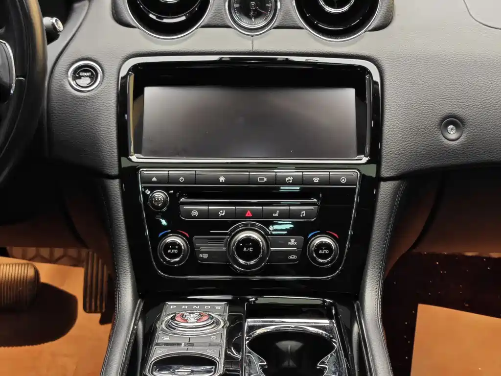 Jaguar Jaguar XJ 2016 XJL 2.0T RWD Elegant Business Edition 2017 - thumbnail 20