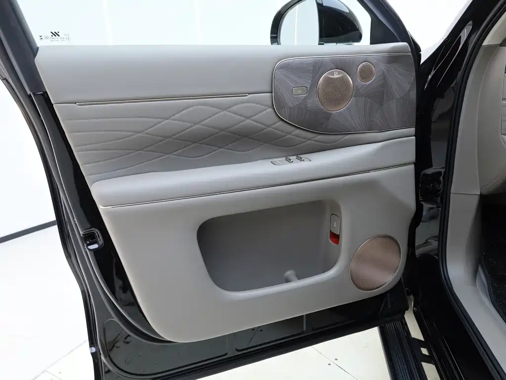 Zhiji Auto IM LS9 2026 66 Ultra 2025 - thumbnail 4