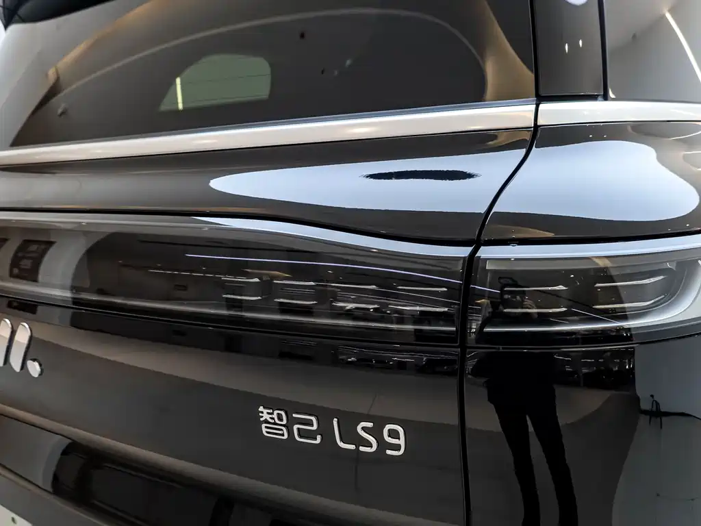 Zhiji Auto IM LS9 2026 66 Ultra 2025 - thumbnail 11