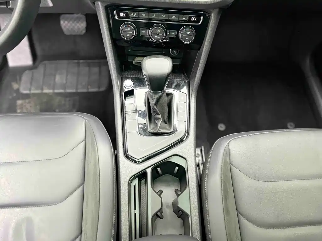 Volkswagen Volkswagen Tiguan L 2019 330TSI Automatic 2WD Intelligent Luxury Edition China V 2019 - thumbnail 16