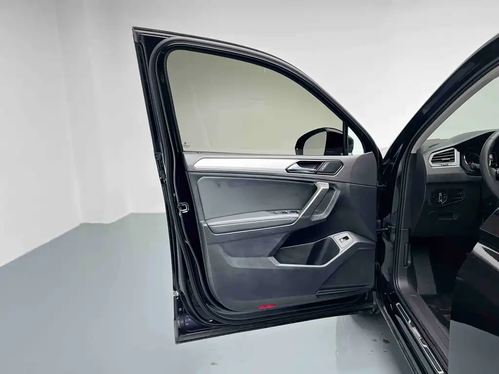 Volkswagen Volkswagen Tiguan L 2019 330TSI Automatic 2WD Intelligent Luxury Edition China V 2019 - thumbnail 23