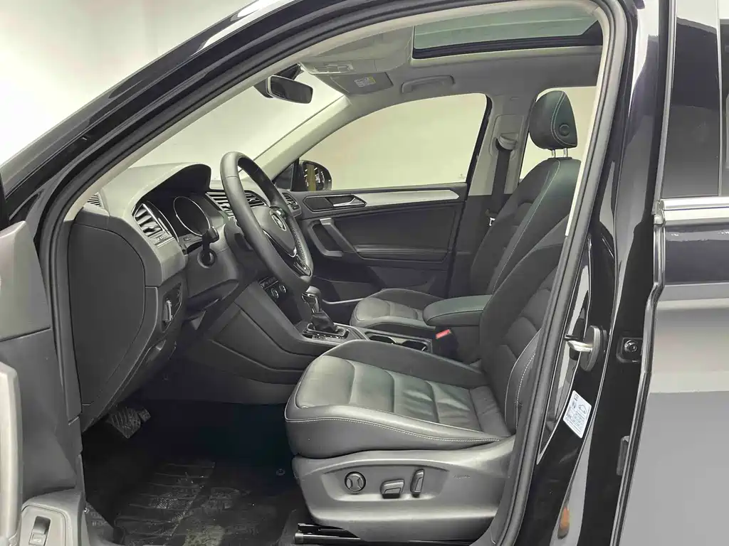 Volkswagen Volkswagen Tiguan L 2019 330TSI Automatic 2WD Intelligent Luxury Edition China V 2019 - thumbnail 24