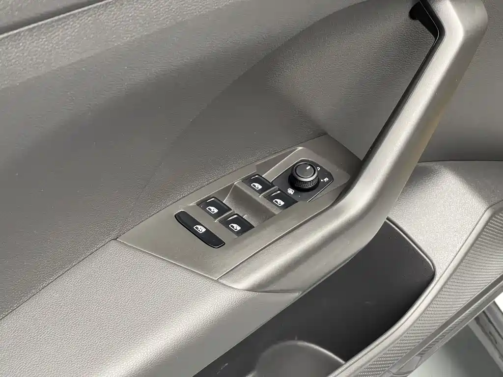 Volkswagen Tharu 2023 300TSI DSG Comfort Edition 2024 - thumbnail 10