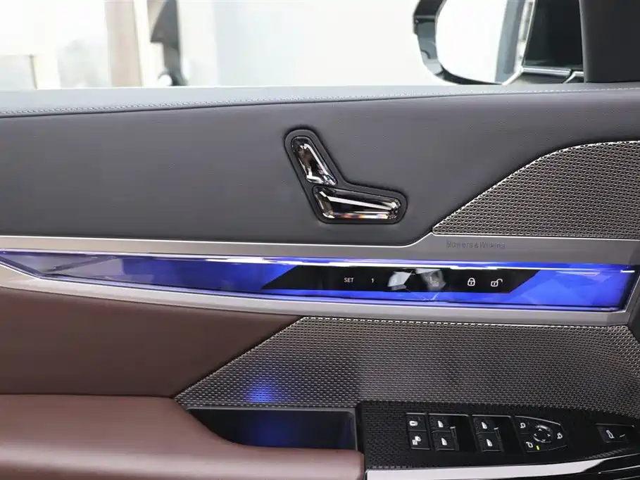 BMW BMW 7 Series 2023 Model Year Facelift 740Li M Sport Package 2025 - thumbnail 12