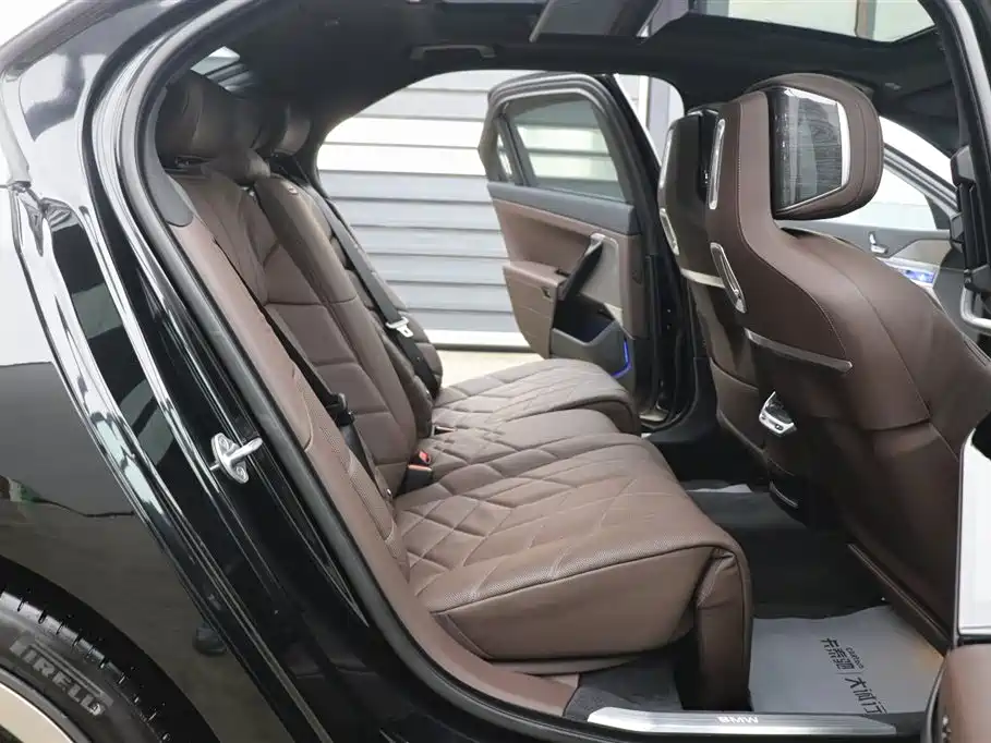 BMW BMW 7 Series 2023 Model Year Facelift 740Li M Sport Package 2025 - thumbnail 23