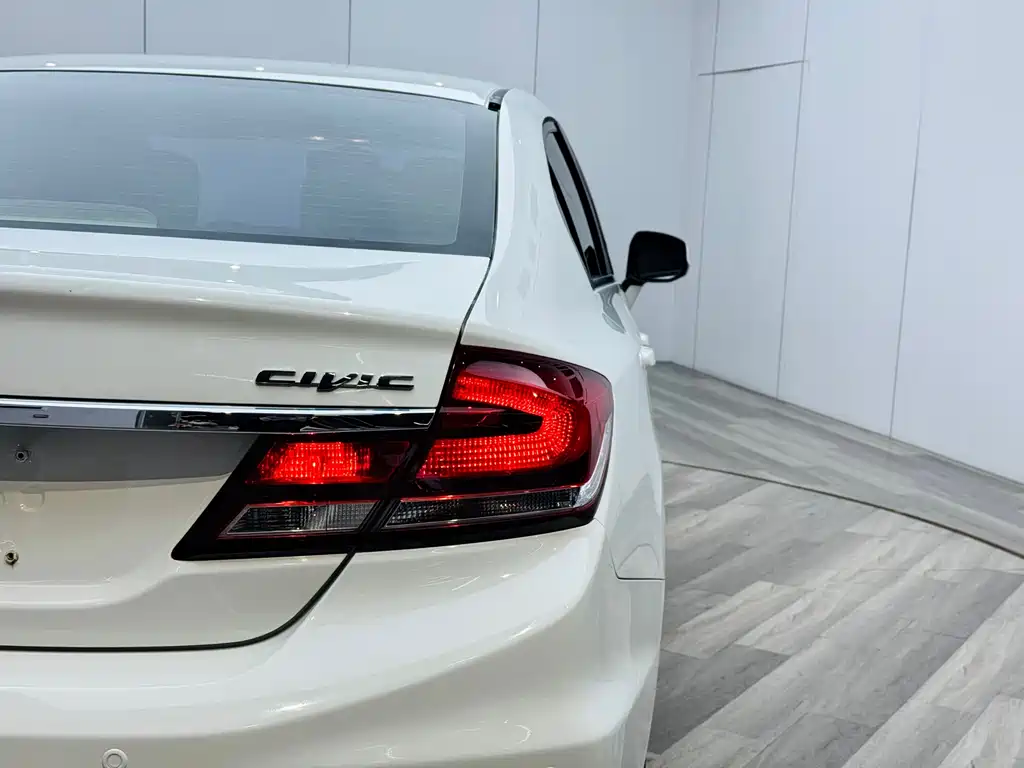 Honda Honda Civic 2014 1.8L Automatic Classic Edition 2015 - thumbnail 20