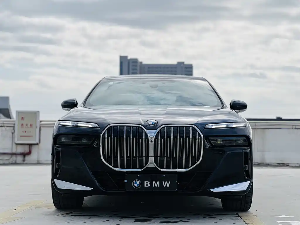 BMW BMW 7 Series 2023 740Li M Sport Package Premium Model 2025 - thumbnail 2