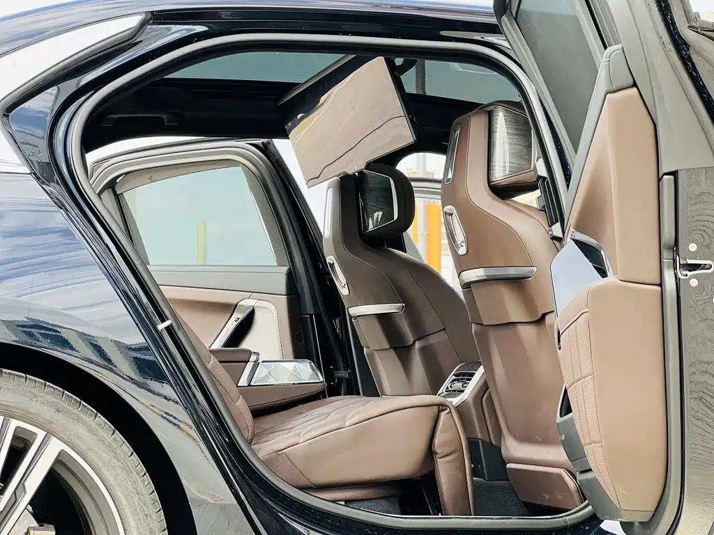 BMW BMW 7 Series 2023 740Li M Sport Package Premium Model 2025 - thumbnail 6