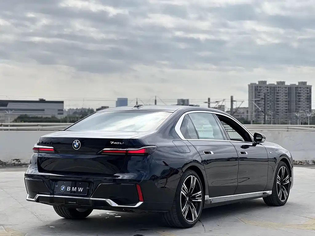 BMW BMW 7 Series 2023 740Li M Sport Package Premium Model 2025 - thumbnail 9
