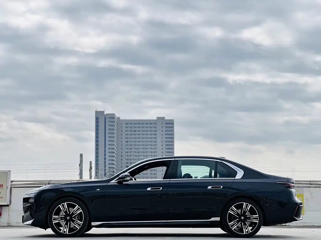 BMW BMW 7 Series 2023 740Li M Sport Package Premium Model 2025 - thumbnail 10
