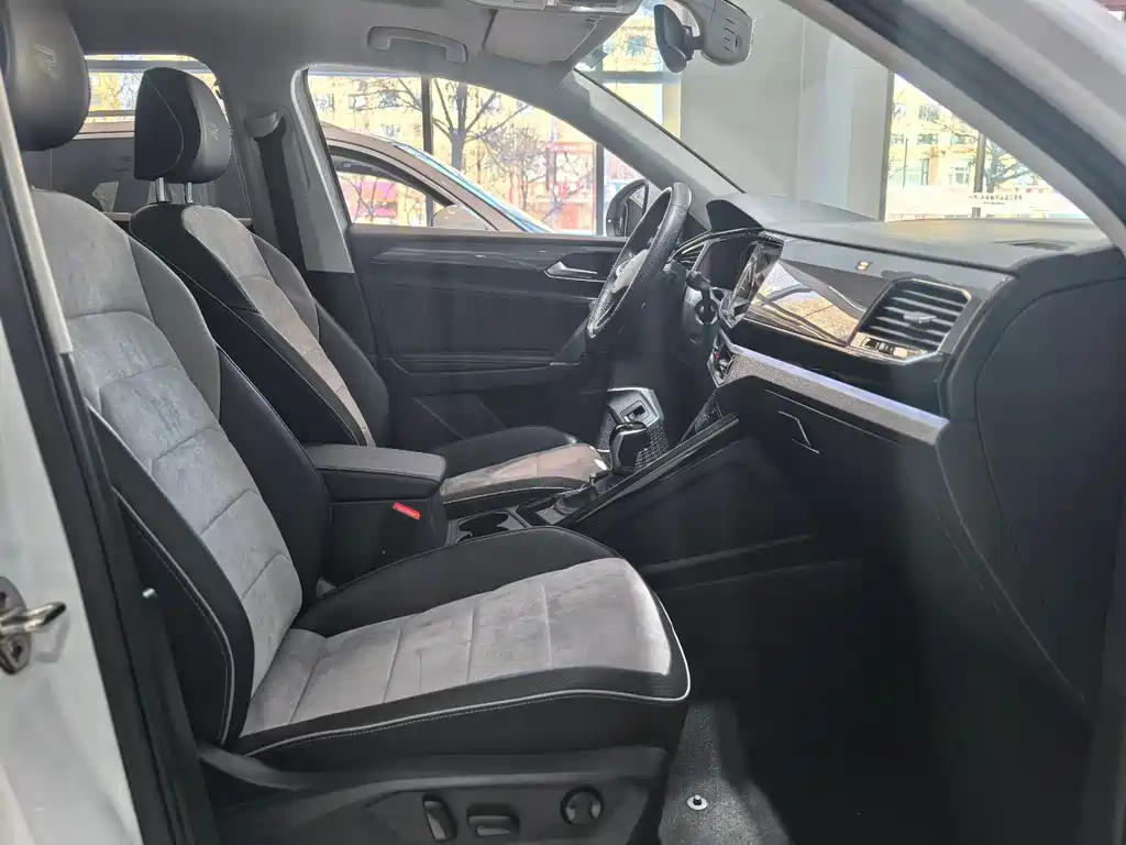 Volkswagen Tayron X 2020 330TSI Two-Wheel Drive Premium Intelligent Connectivity Edition 2022 - thumbnail 7