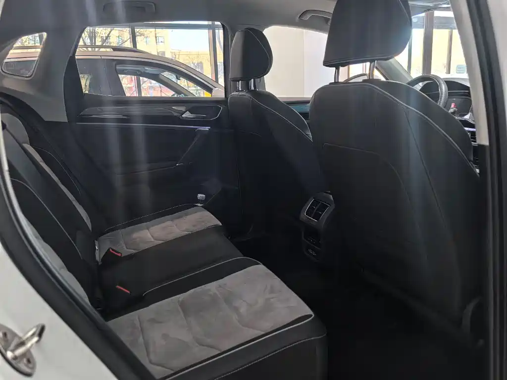 Volkswagen Tayron X 2020 330TSI Two-Wheel Drive Premium Intelligent Connectivity Edition 2022 - thumbnail 9