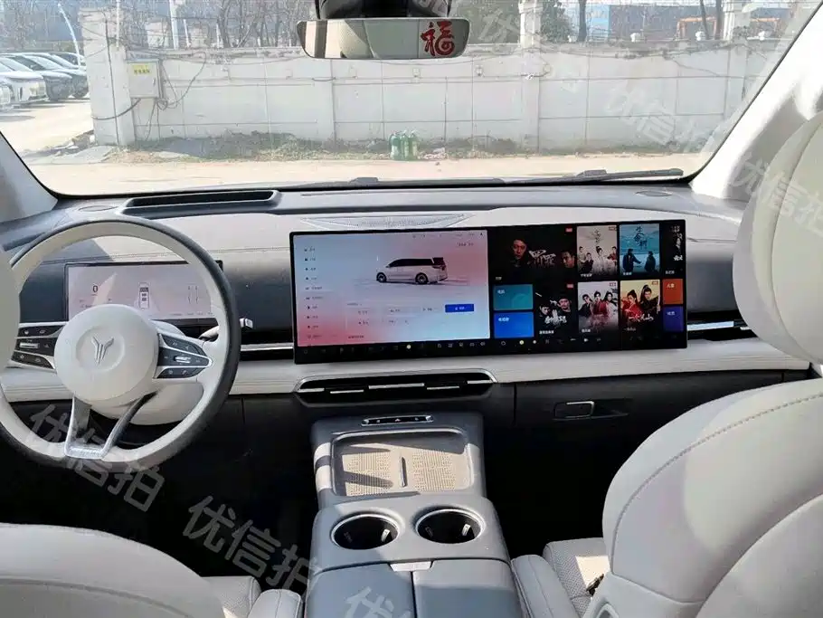 Lantu Automobile Lantu Dreamer 2025 PHEV AWD Flagship Kunpeng Edition 2025 - thumbnail 4