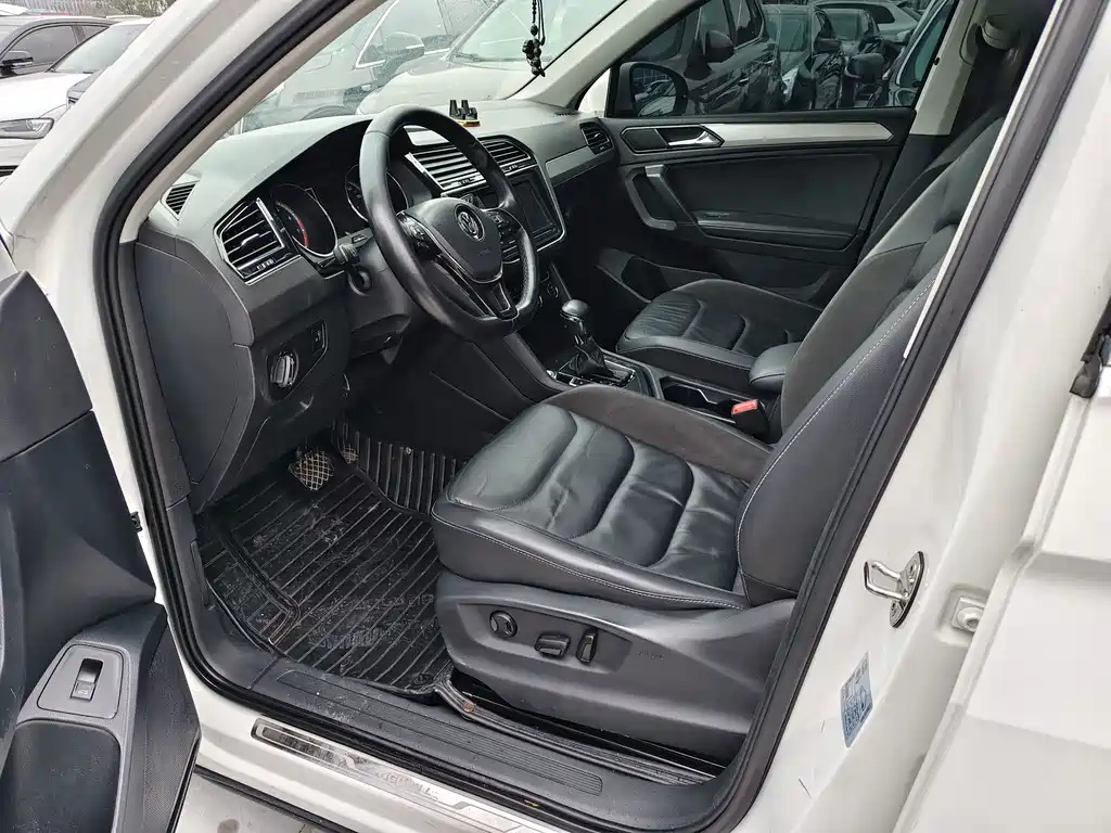 Volkswagen Volkswagen Tiguan L 2019 330TSI Automatic 2WD Smart Luxury Edition China VI 2019 - thumbnail 3