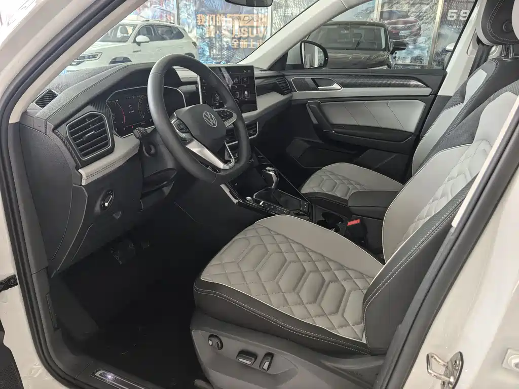Volkswagen Tayron 2023 280TSI 2WD Luxury Plus Advanced Edition 2023 - thumbnail 7