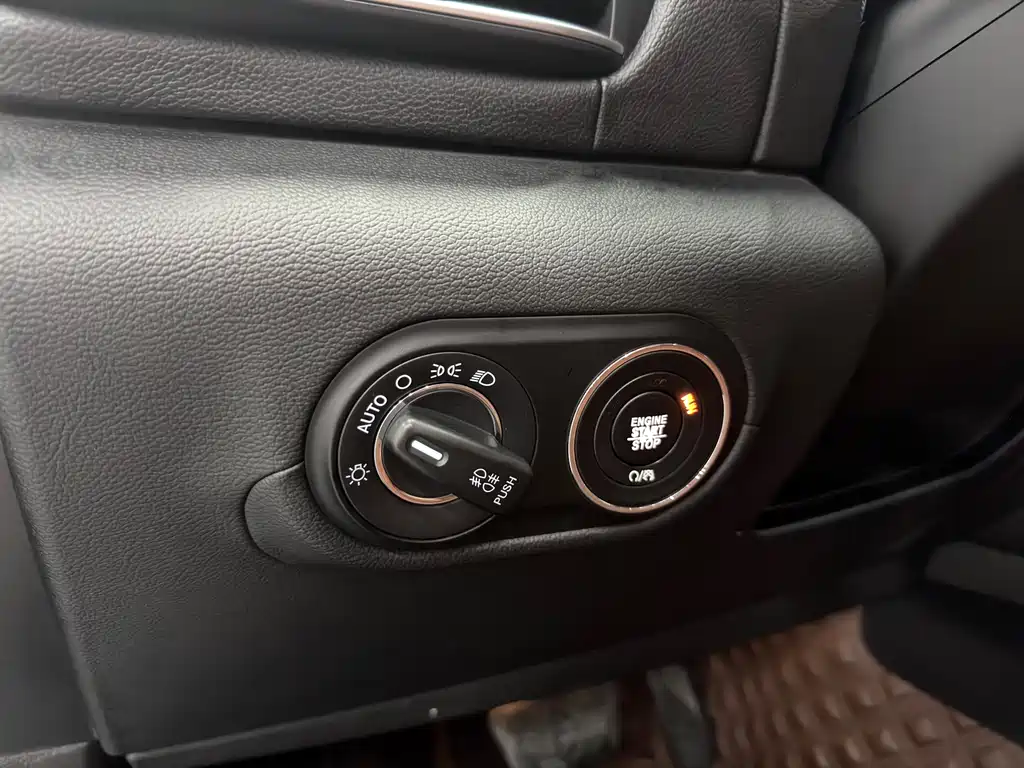 Maserati Maserati Levante 2016 3.0T Standard 2017 - thumbnail 4