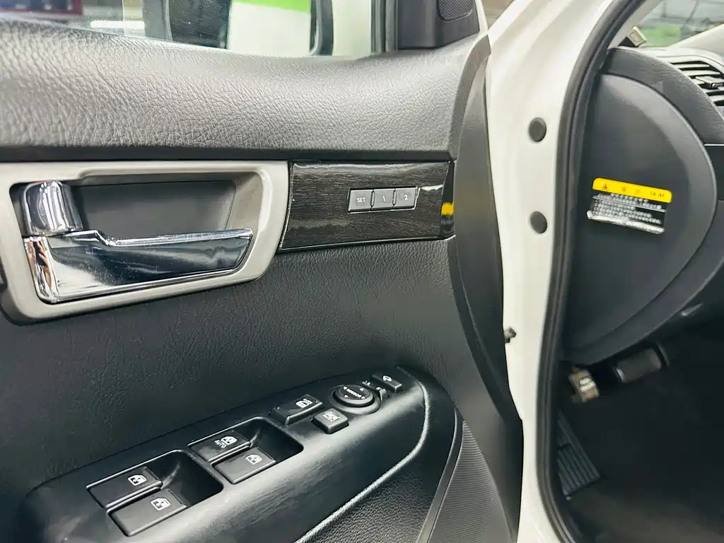 Kia Borrego 2015 3.8L Luxury Edition China V 2015 - thumbnail 4