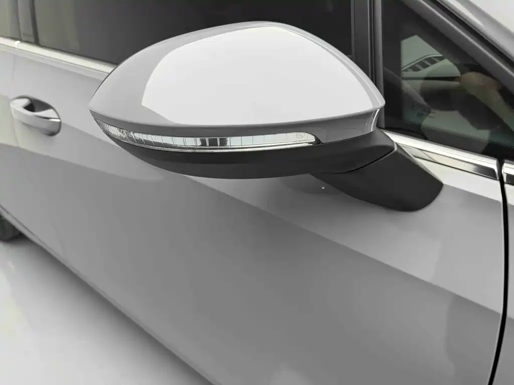 Volkswagen Volkswagen Golf 2023 Model Year Facelift 280TSI DSG Pro 2024 - thumbnail 4