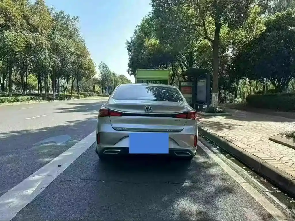 Changan Yidong 2022 PLUS Blue Whale NE 1.4T GDI DCT Premium Edition 2022 - thumbnail 3