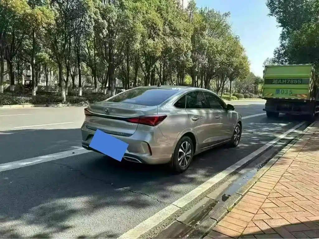Changan Yidong 2022 PLUS Blue Whale NE 1.4T GDI DCT Premium Edition 2022 - thumbnail 4
